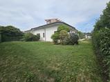 BIFAMILIARE CON GIARDINO in Vendita